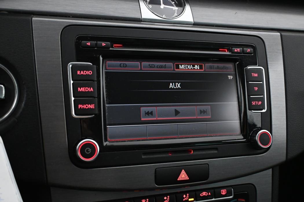 VOLKSWAGEN Passat 2012