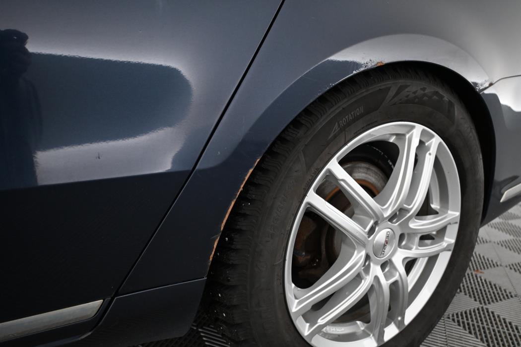 VOLKSWAGEN Passat 2012