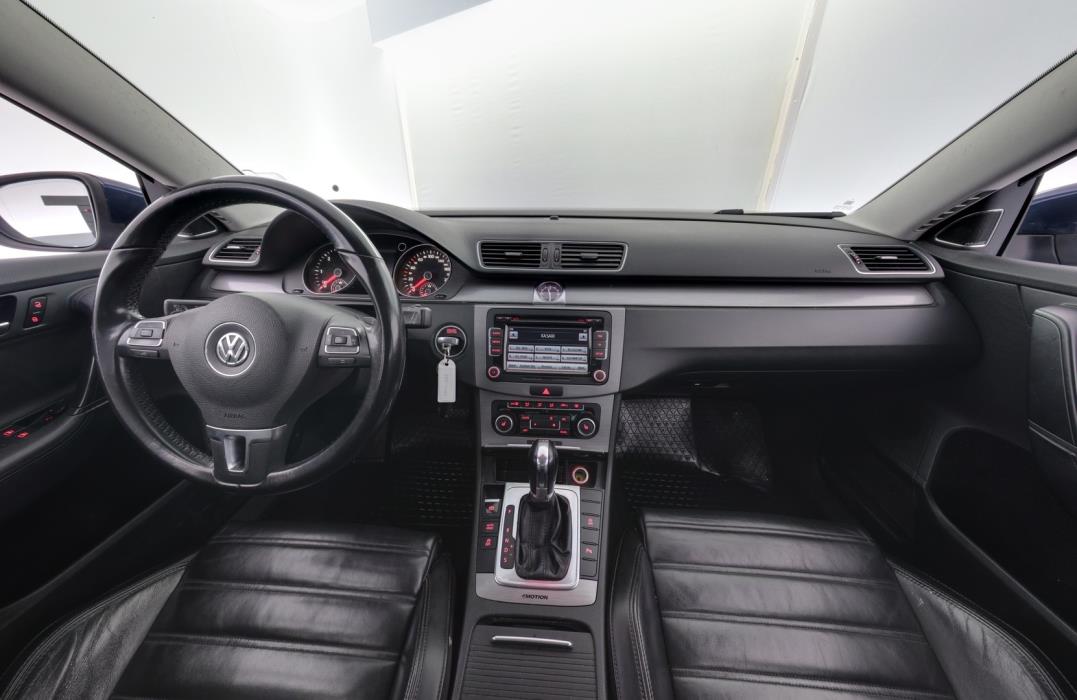 VOLKSWAGEN Passat 2012