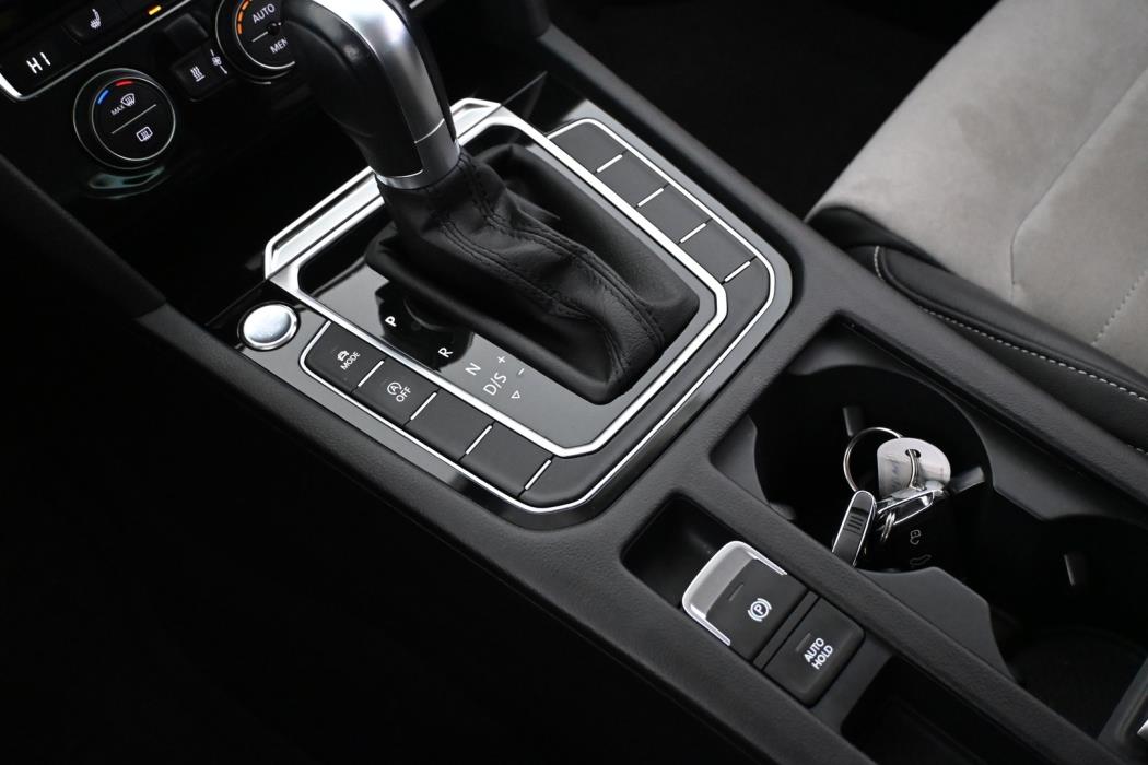 VOLKSWAGEN Passat 2019