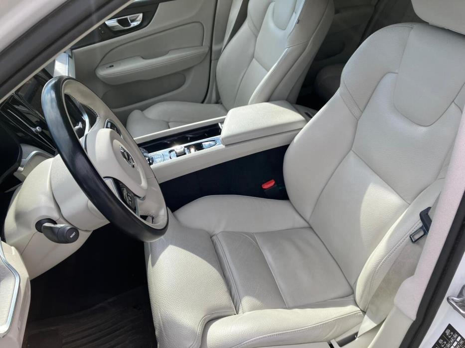 VOLVO V60 2021