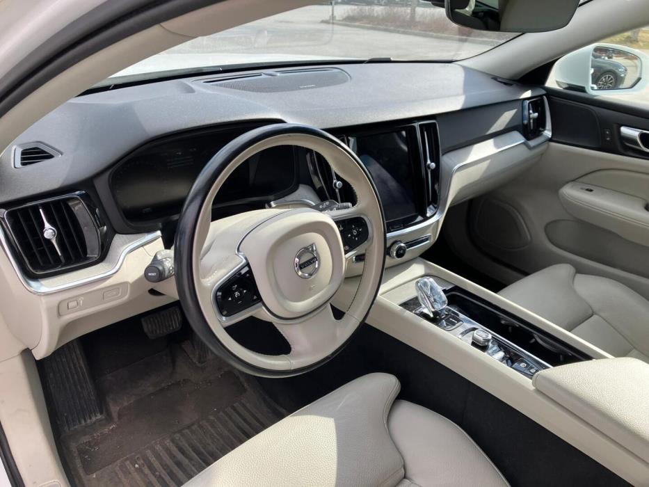 VOLVO V60 2021