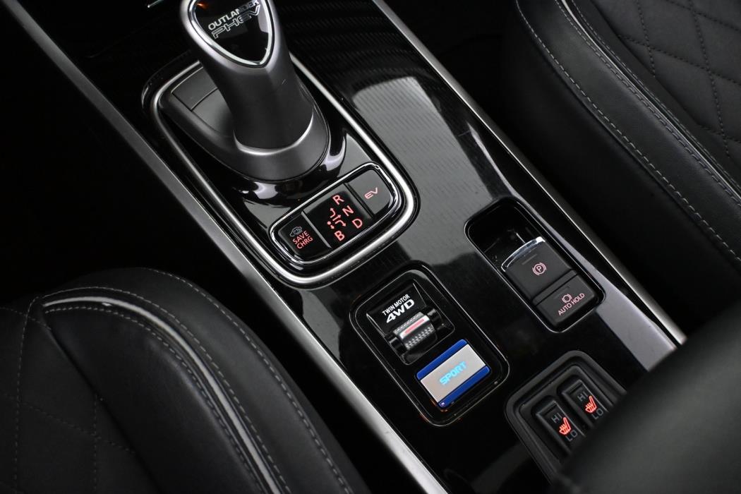 MITSUBISHI OUTLANDER PHEV 2020