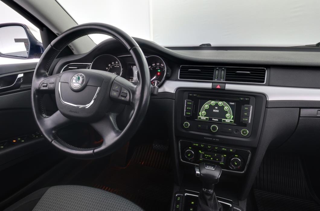 SKODA Superb 2012