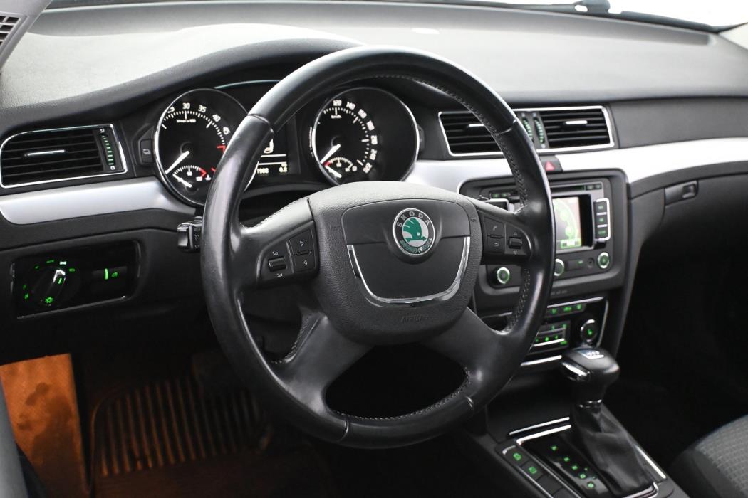 SKODA Superb 2012