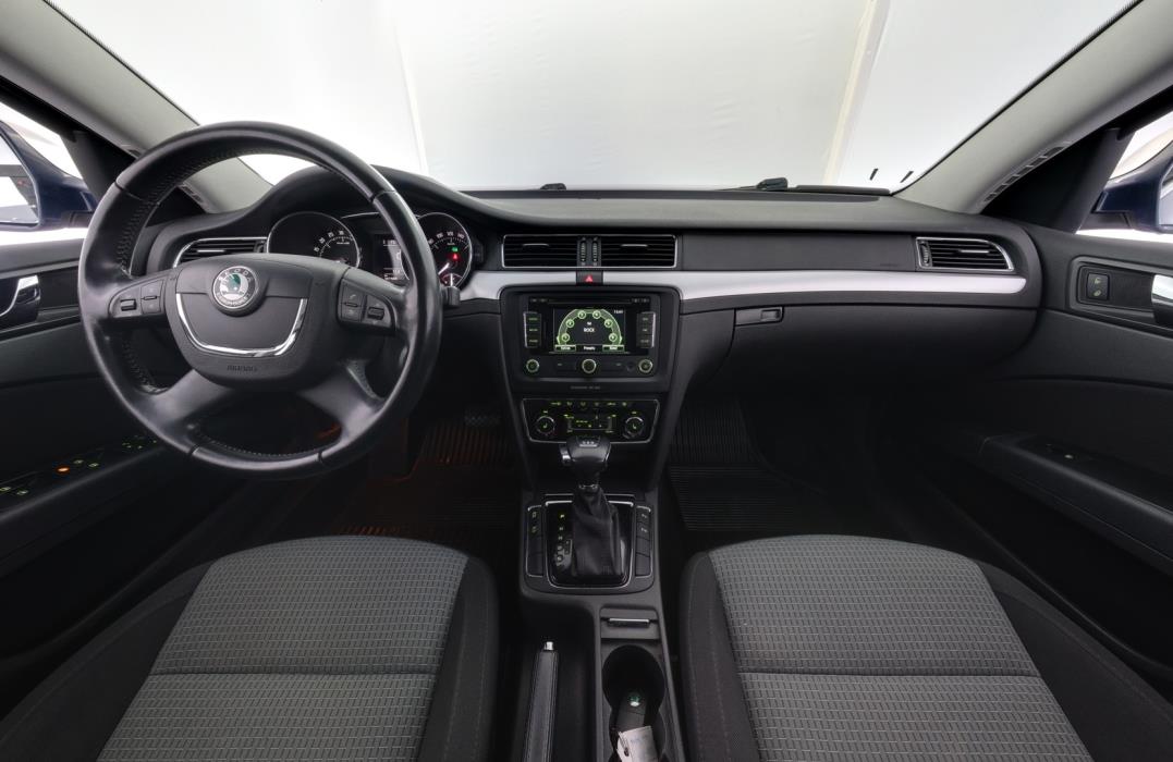 SKODA Superb 2012
