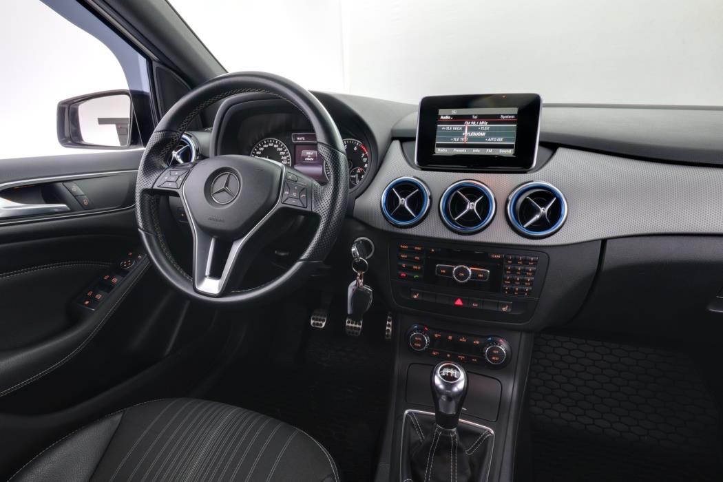 MERCEDES-BENZ B 2015