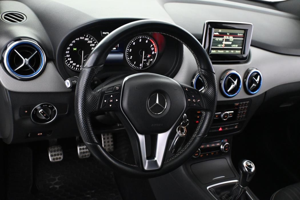 MERCEDES-BENZ B 2015