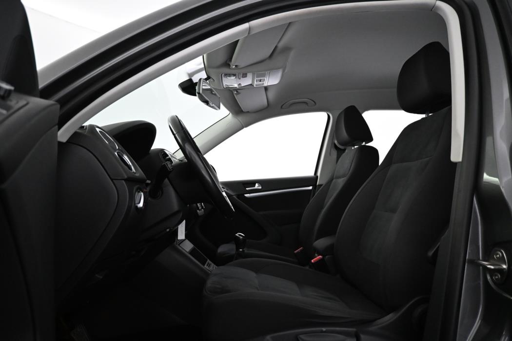 VOLKSWAGEN Tiguan 2012