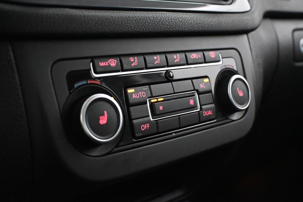 VOLKSWAGEN Tiguan 2012