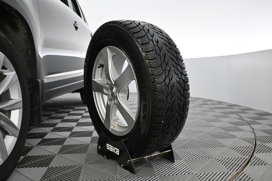 VOLKSWAGEN Tiguan 2012