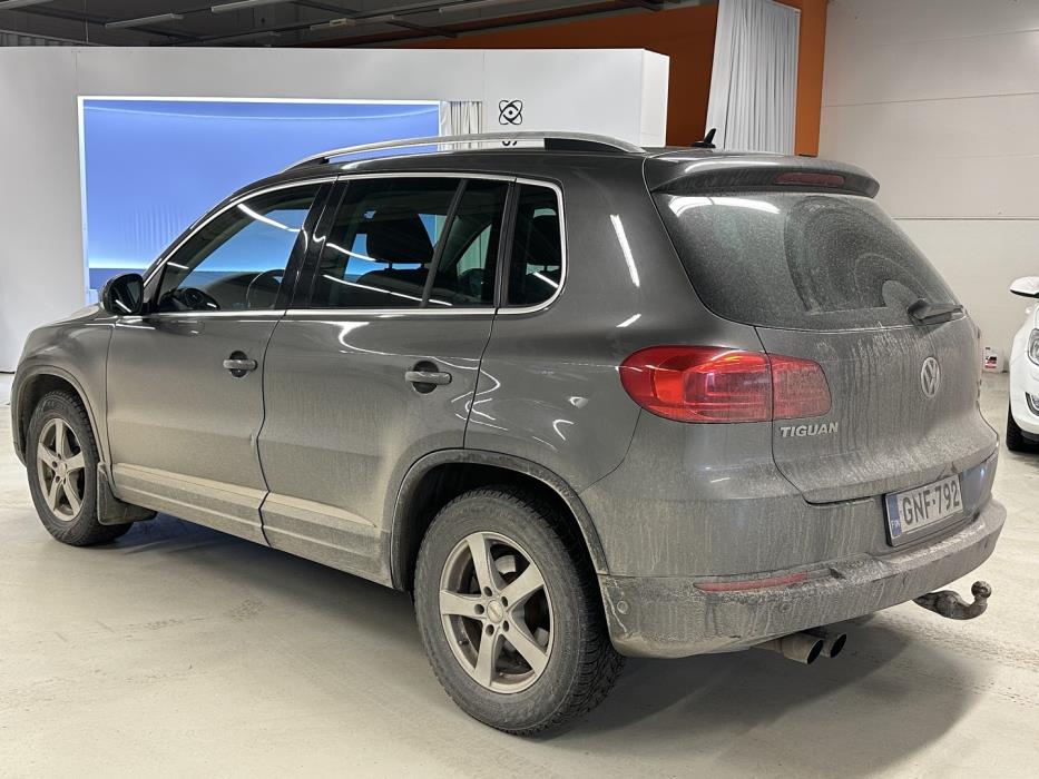 VOLKSWAGEN Tiguan 2012