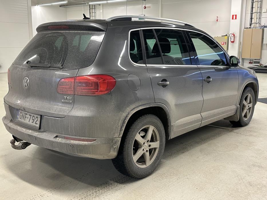VOLKSWAGEN Tiguan 2012