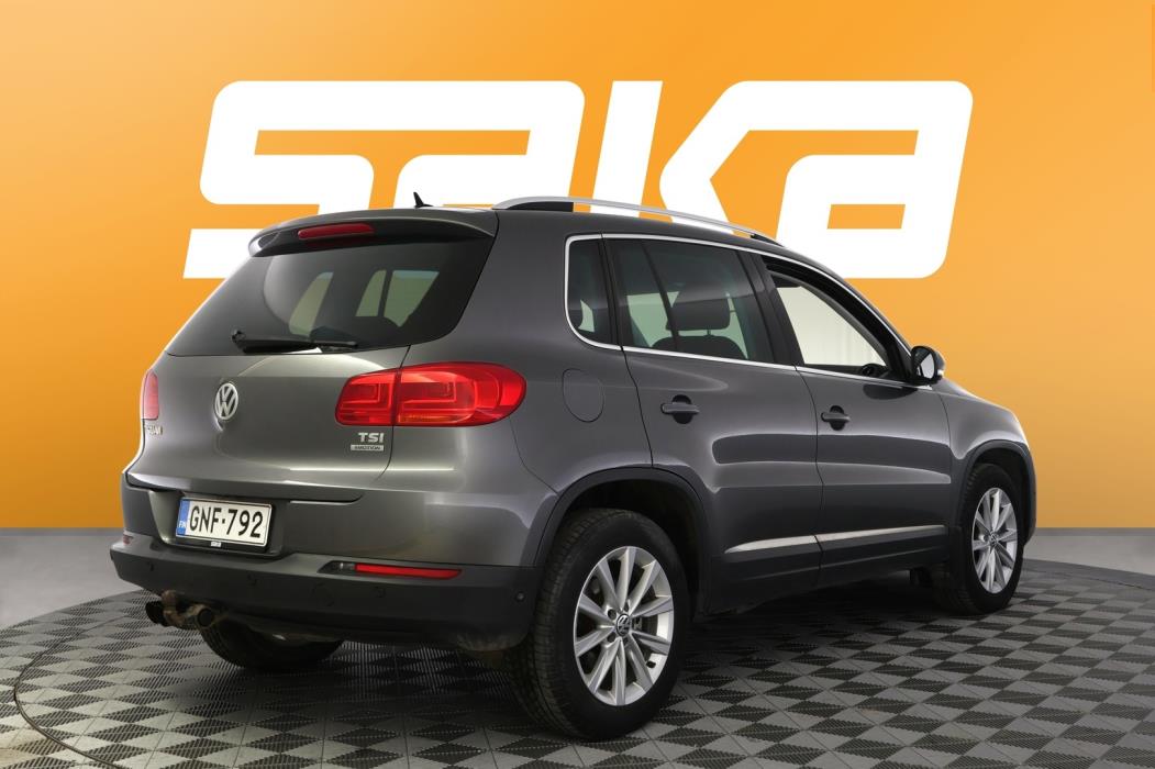 VOLKSWAGEN Tiguan 2012
