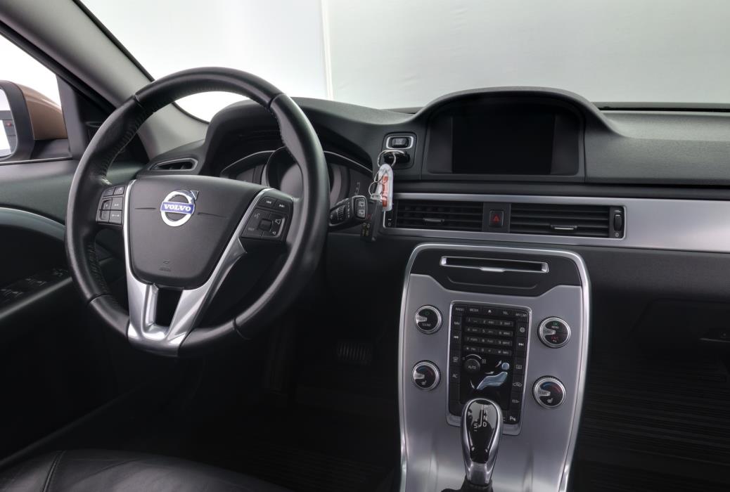 VOLVO V70 2016