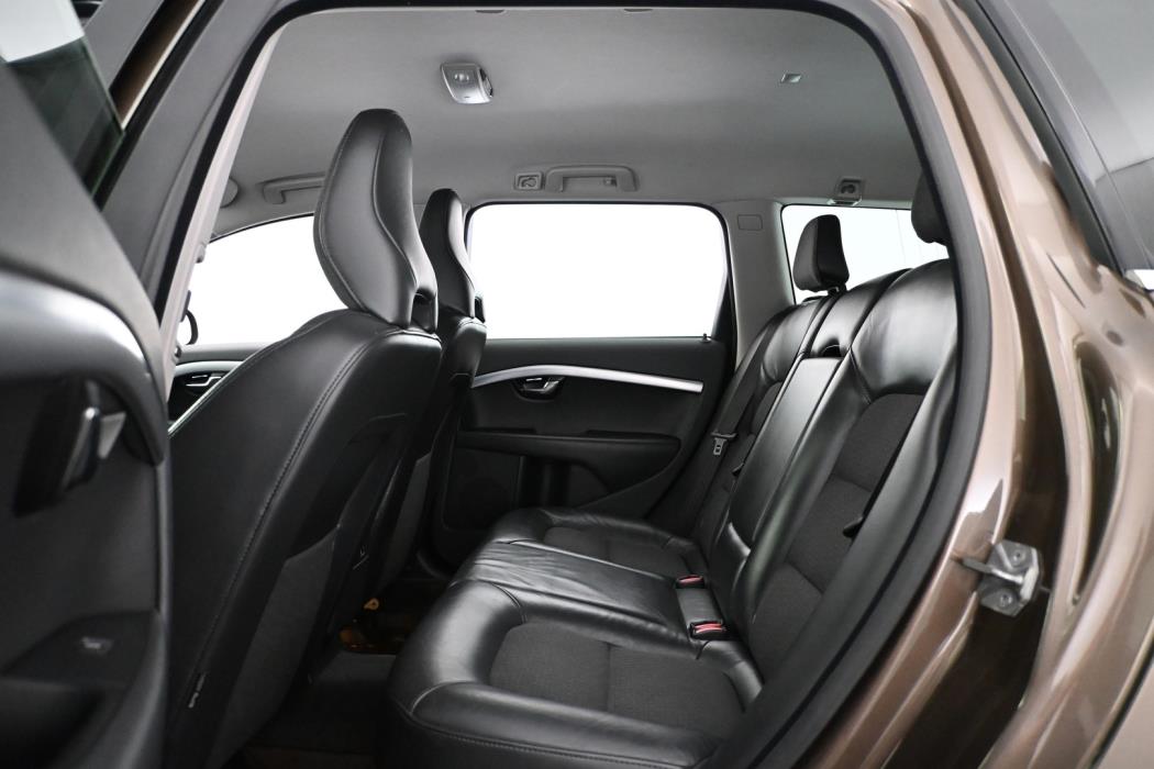 VOLVO V70 2016