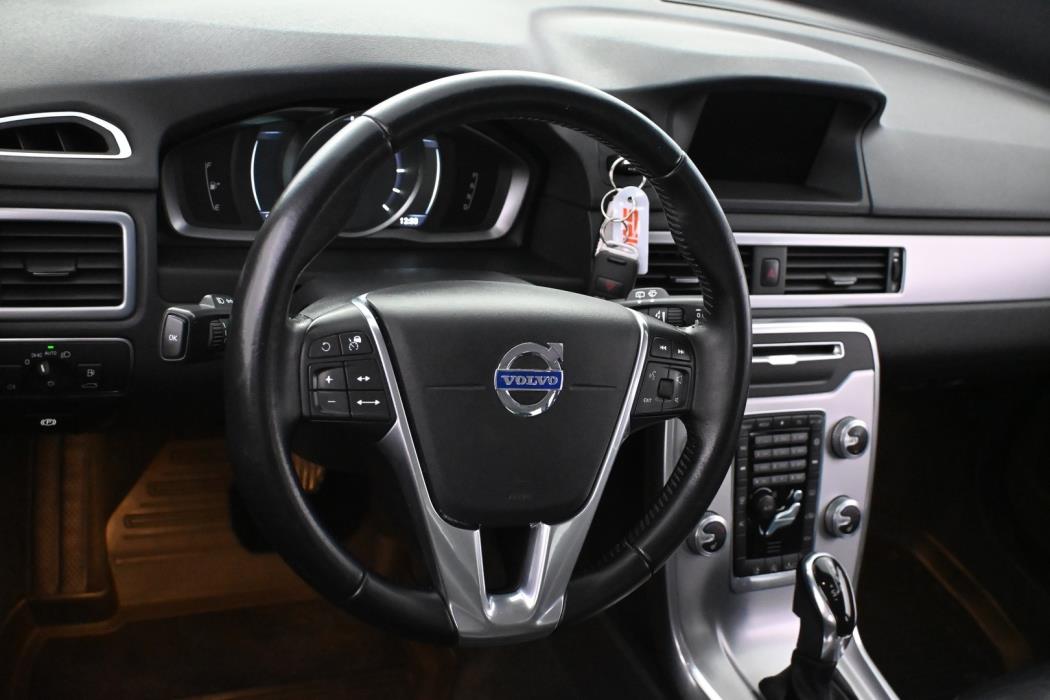 VOLVO V70 2016
