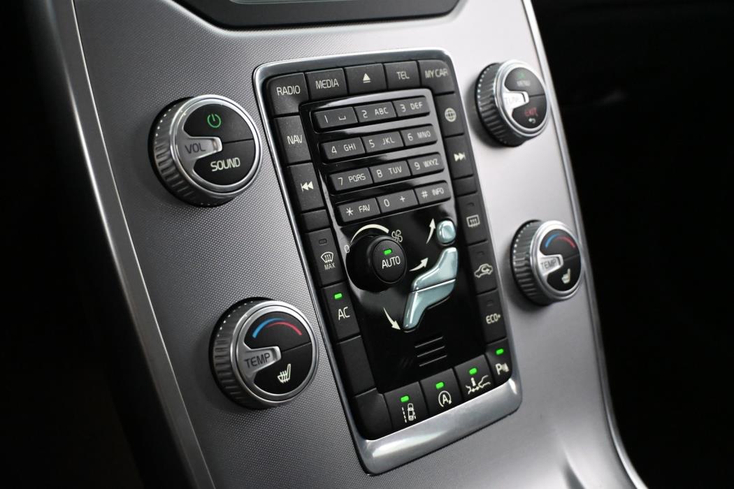VOLVO V70 2016