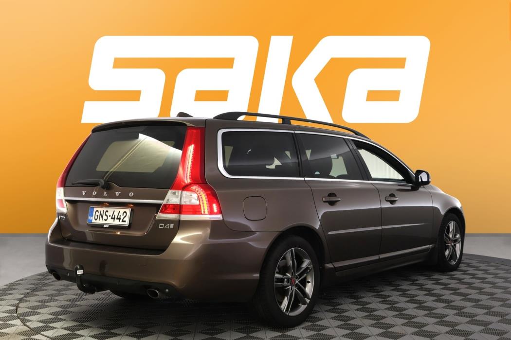 VOLVO V70 2016