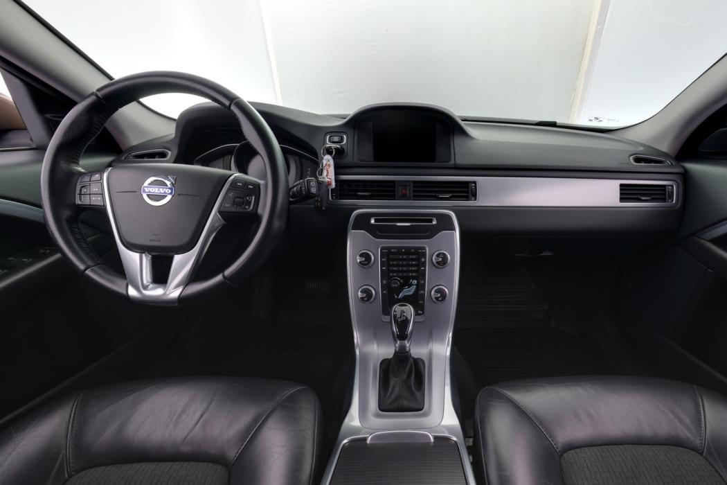 VOLVO V70 2016