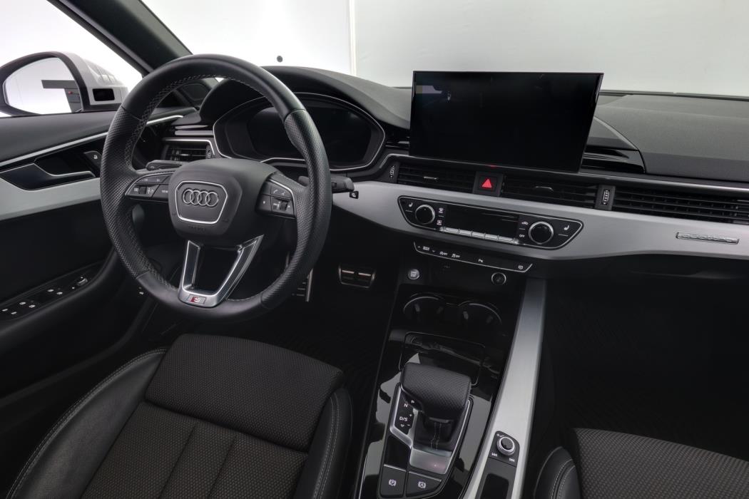 AUDI A4 2021