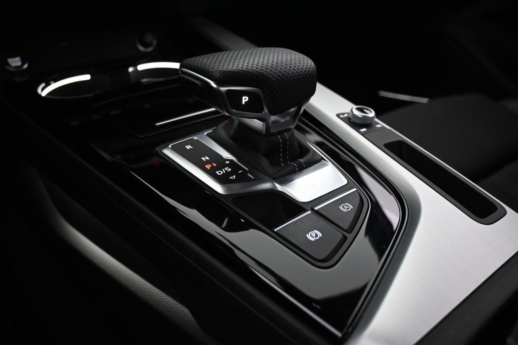 AUDI A4 2021