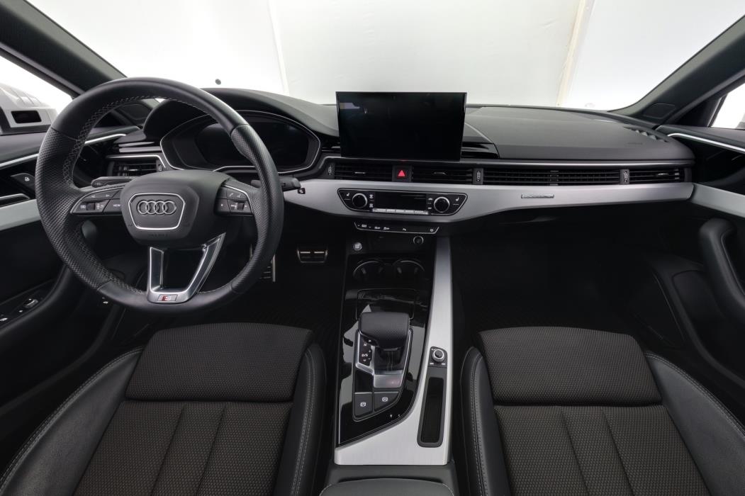 AUDI A4 2021