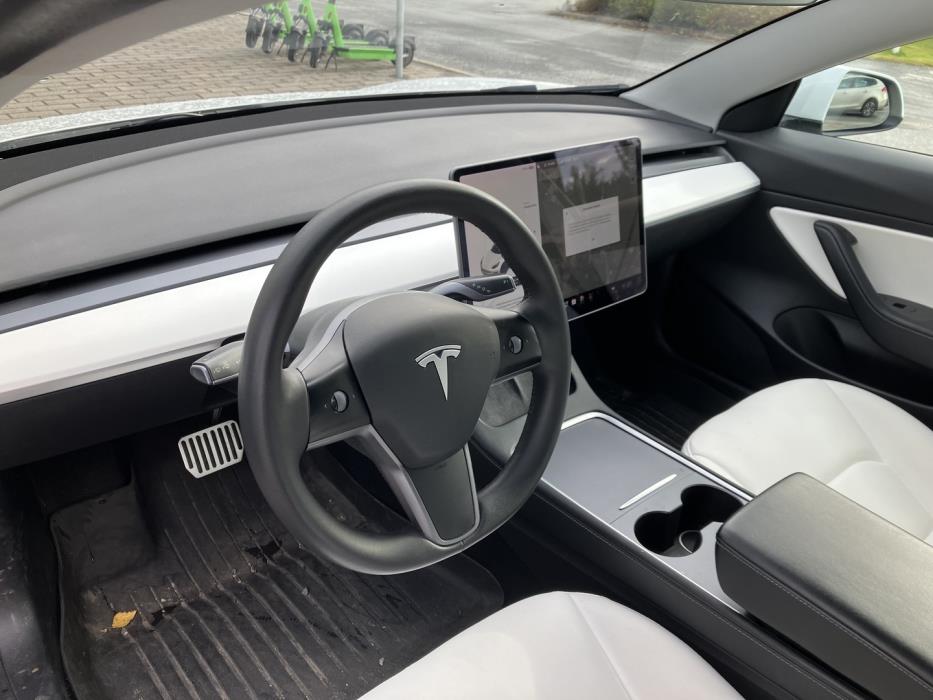 TESLA Model 3 2021