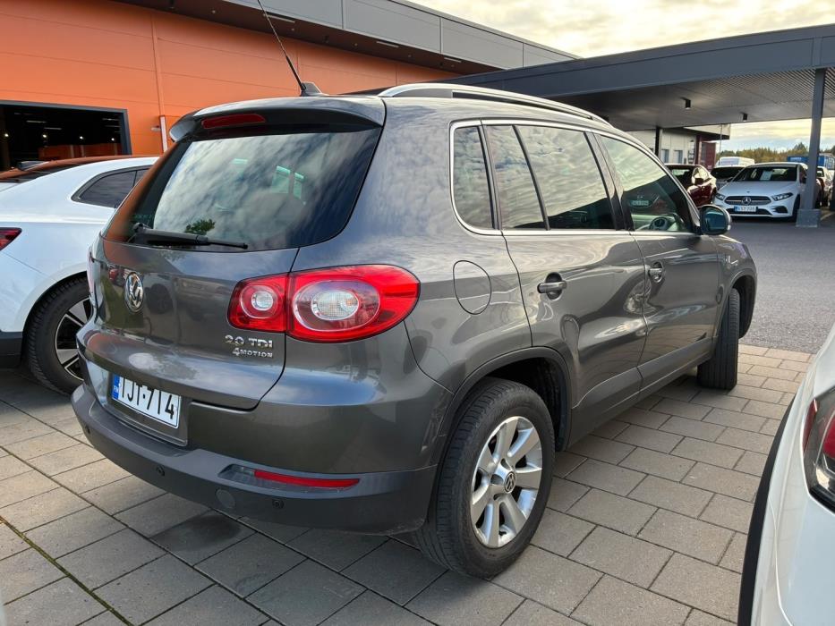 VOLKSWAGEN Tiguan 2011