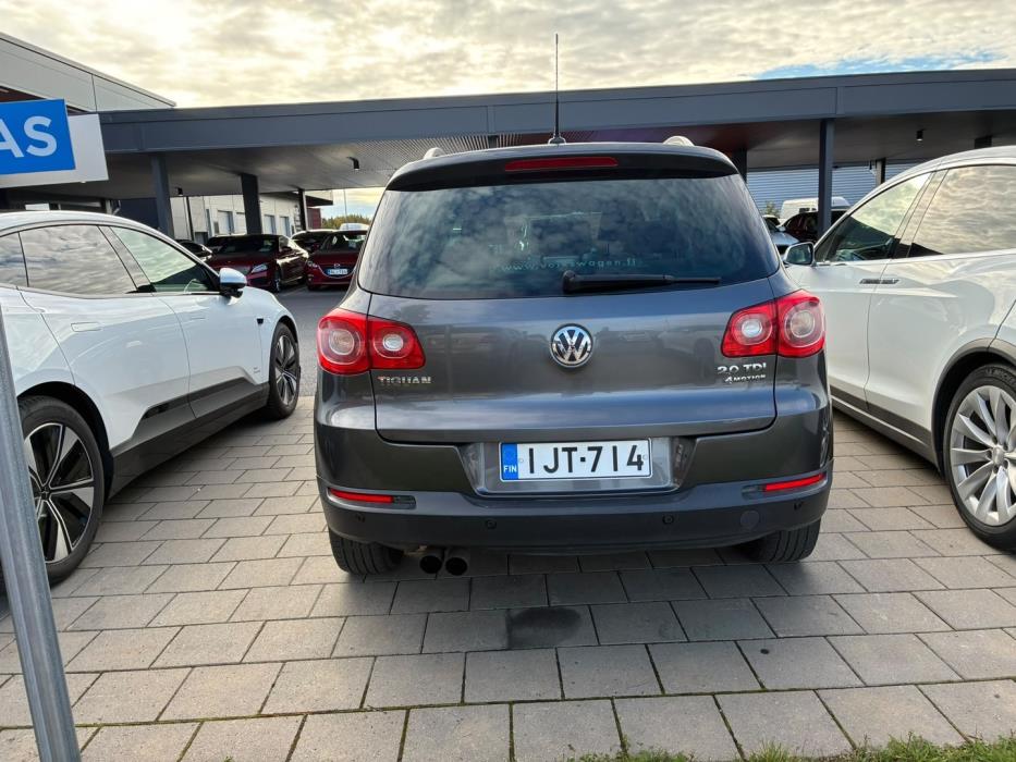 VOLKSWAGEN Tiguan 2011