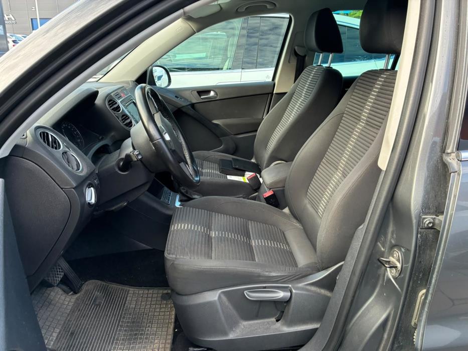 VOLKSWAGEN Tiguan 2011