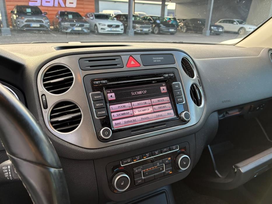 VOLKSWAGEN Tiguan 2011