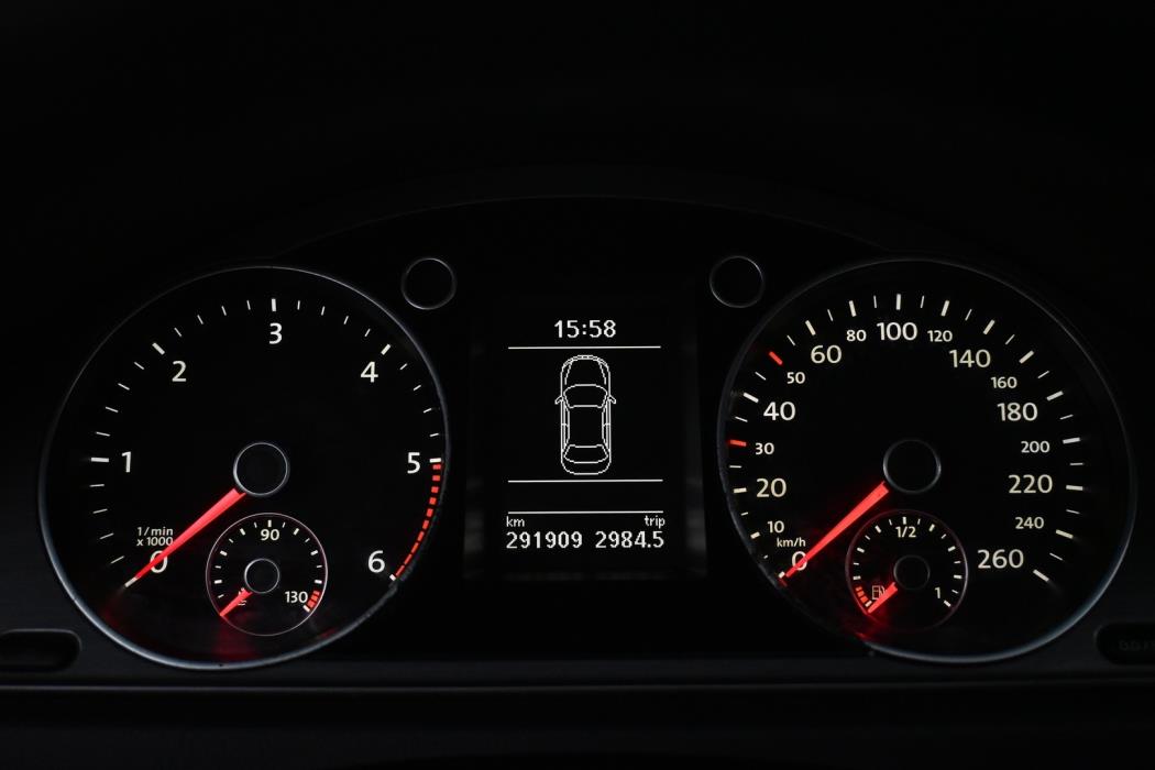 VOLKSWAGEN Passat 2011