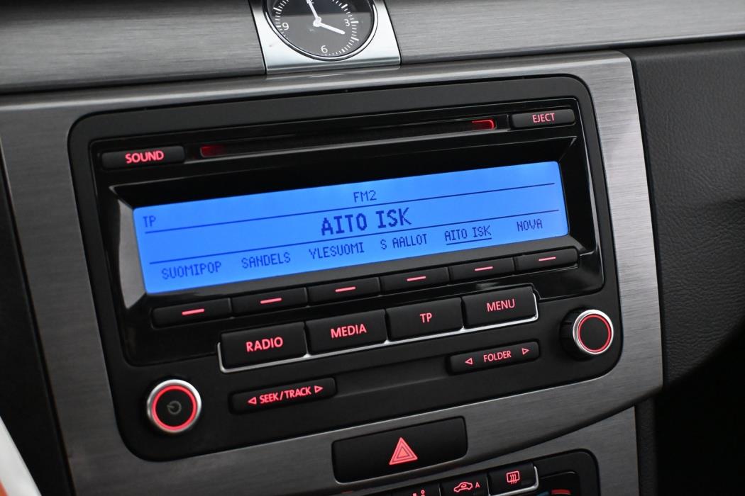 VOLKSWAGEN Passat 2011