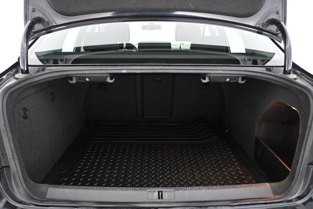 VOLKSWAGEN Passat 2011