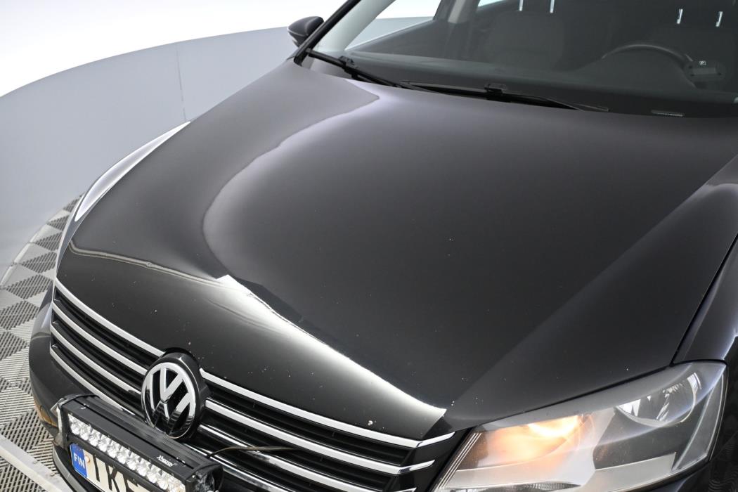 VOLKSWAGEN Passat 2011