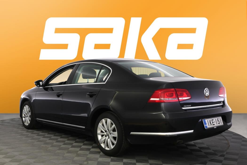 VOLKSWAGEN Passat 2011
