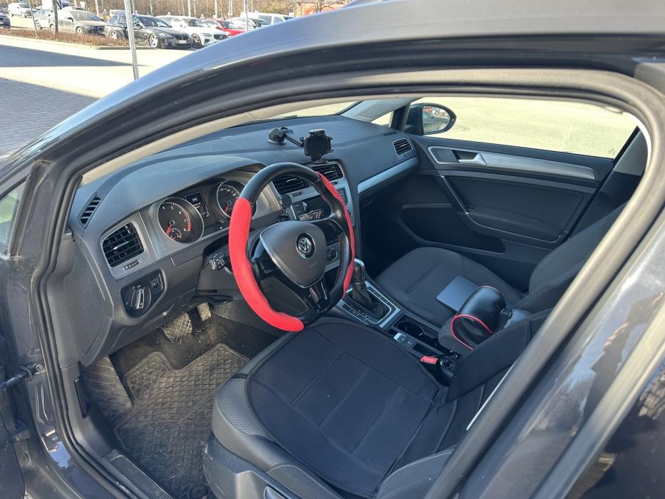 VOLKSWAGEN Golf 2015