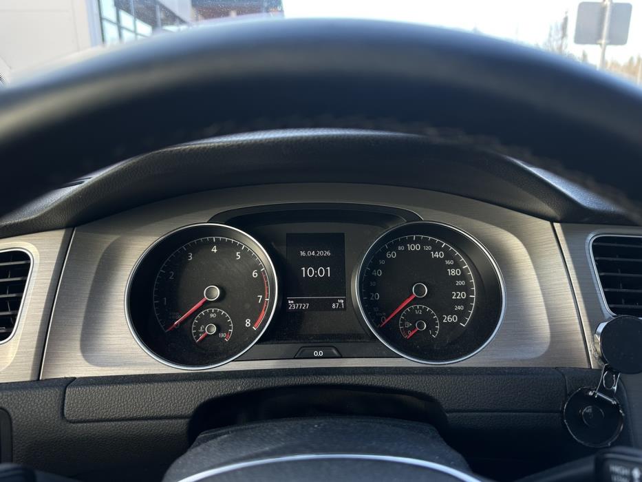 VOLKSWAGEN Golf 2015