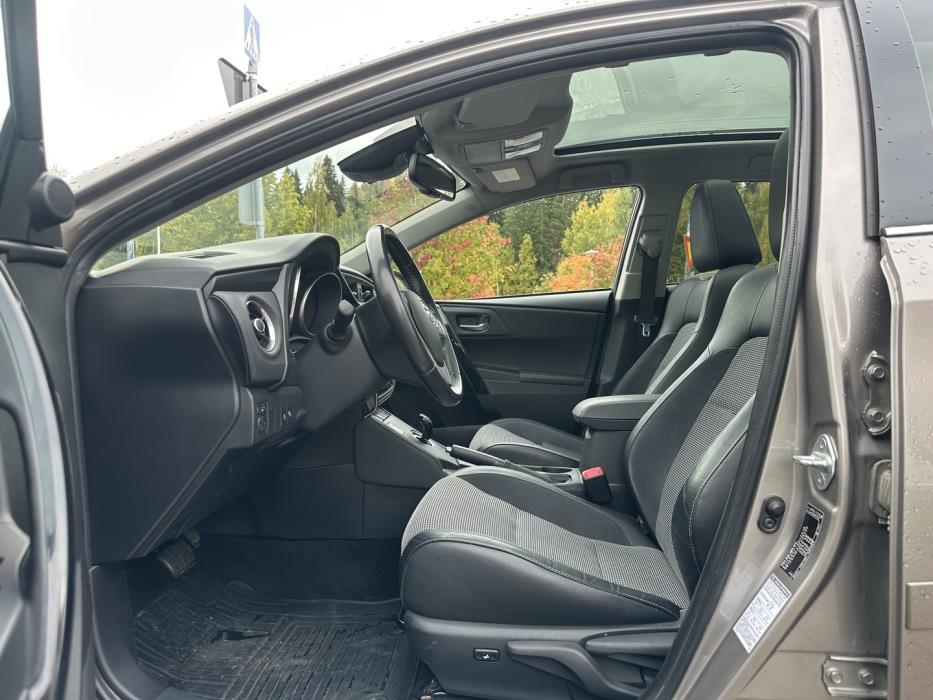 TOYOTA Auris 2016