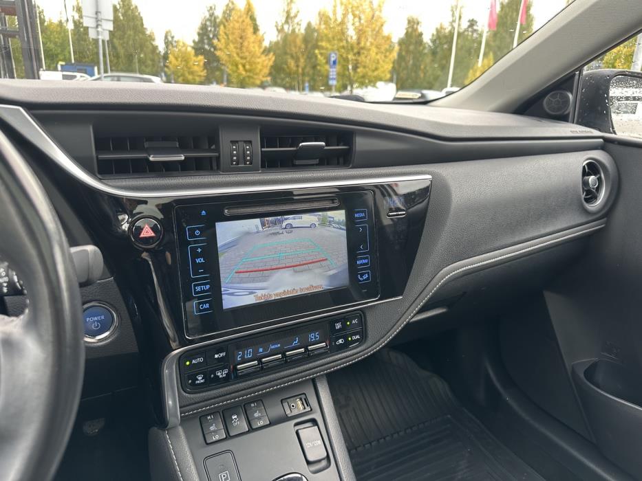 TOYOTA Auris 2016