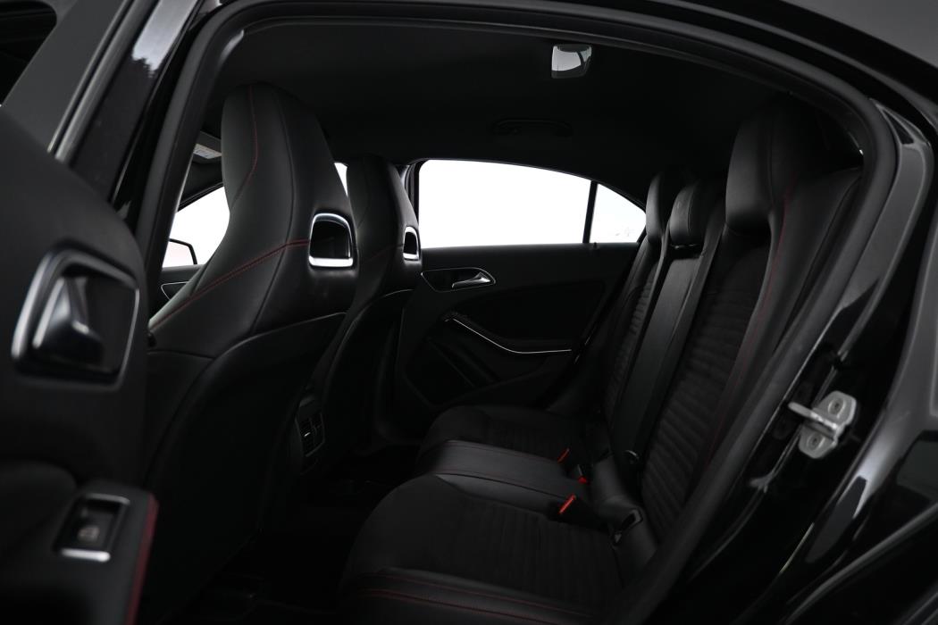 MERCEDES-BENZ A 2016