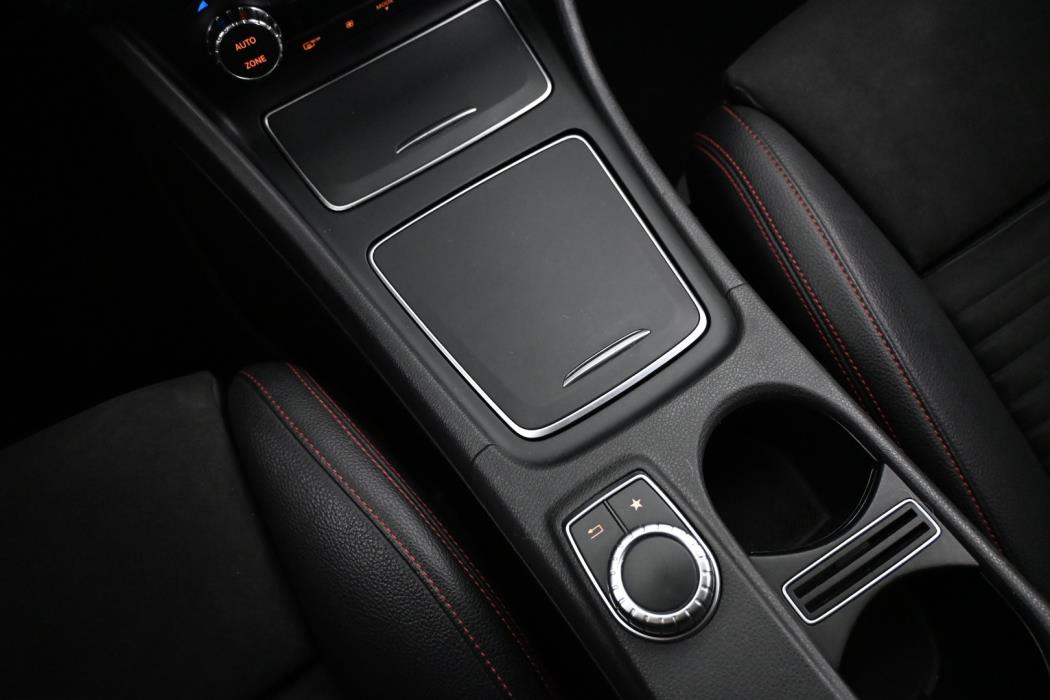 MERCEDES-BENZ A 2016