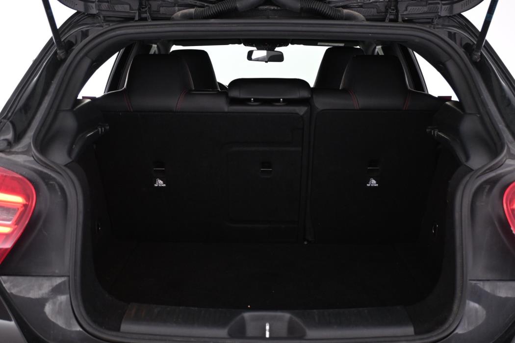 MERCEDES-BENZ A 2016