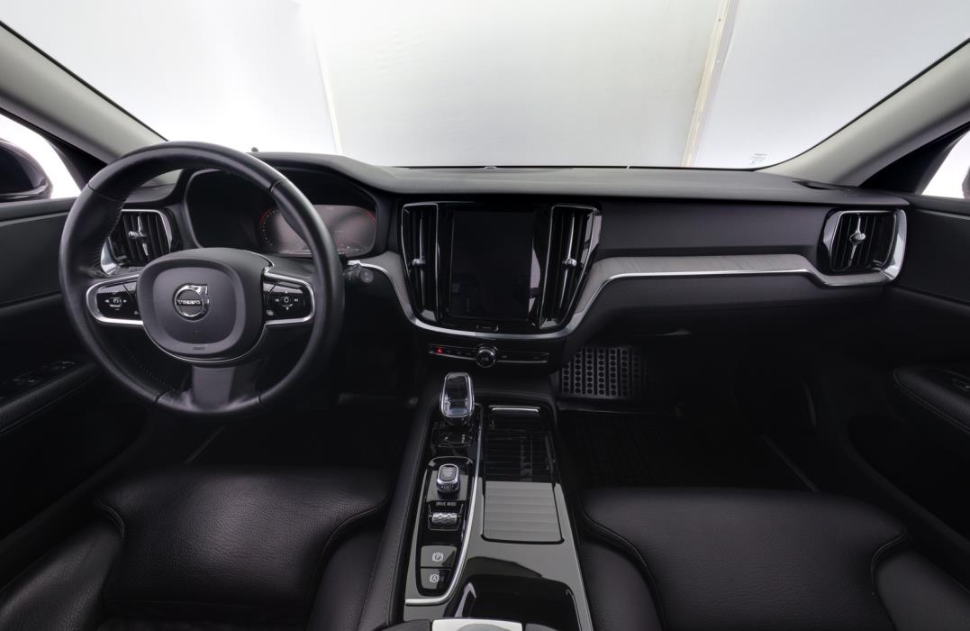 VOLVO V60 2020
