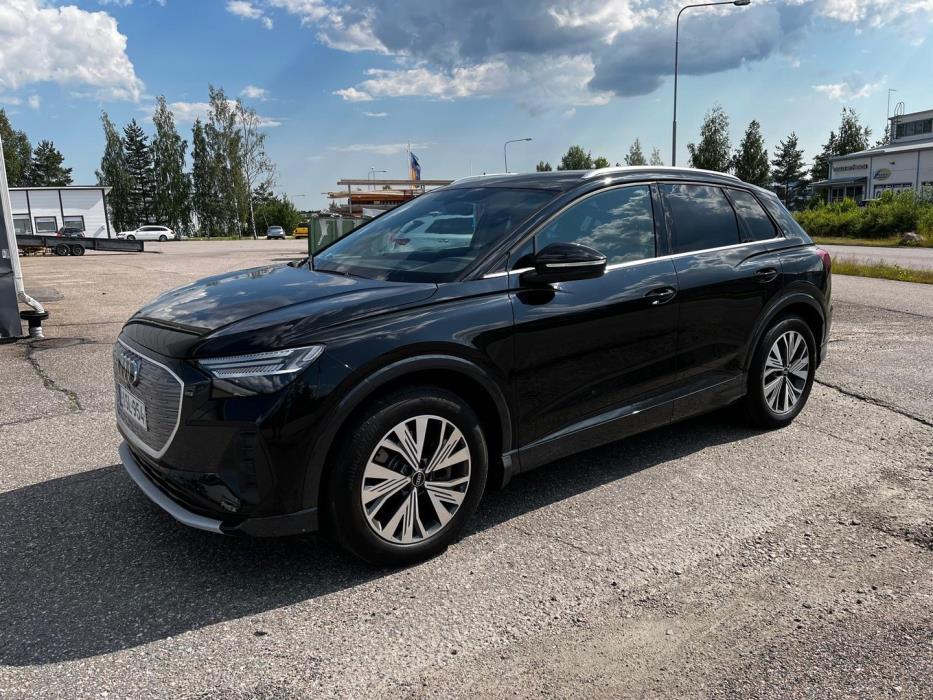 AUDI Q4 e-tron 2024