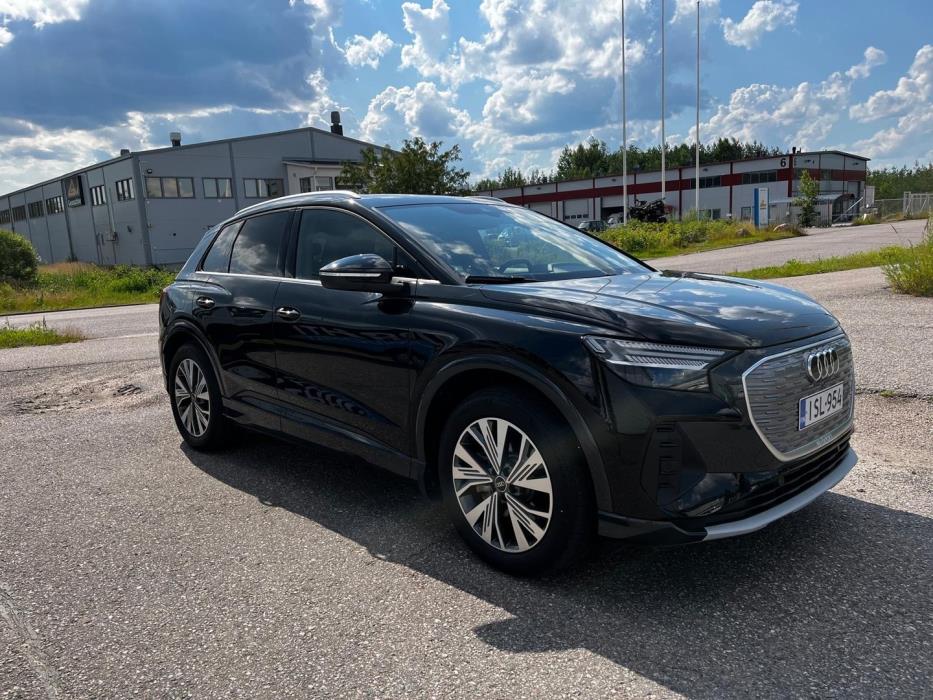 AUDI Q4 e-tron 2024