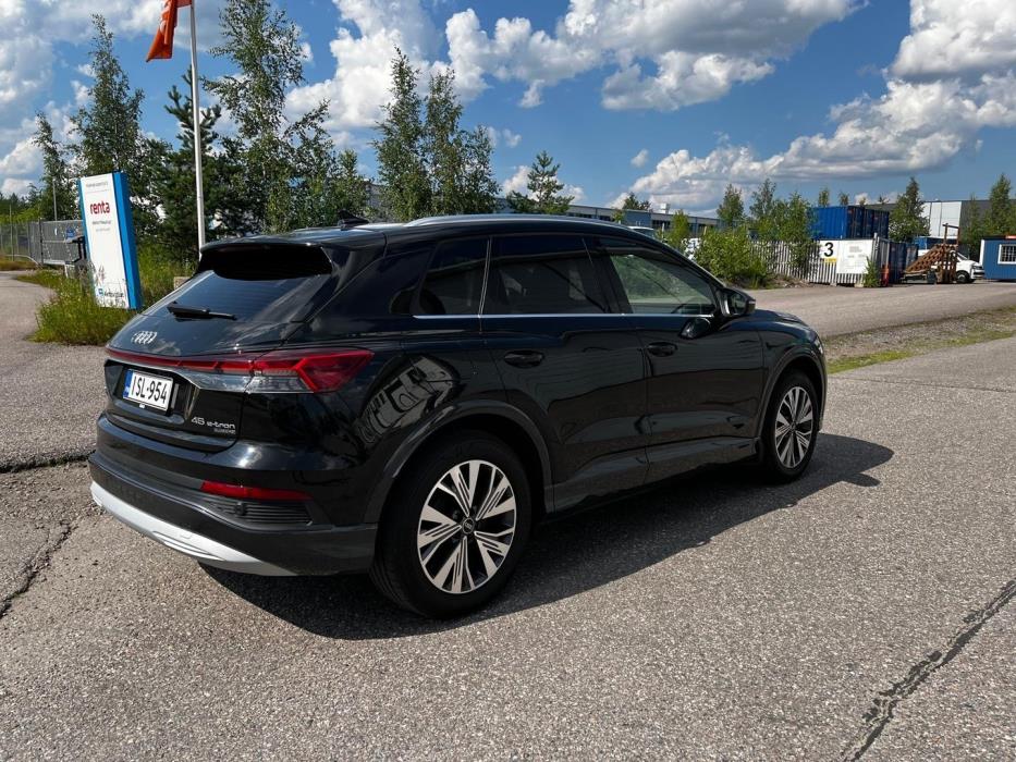 AUDI Q4 e-tron 2024