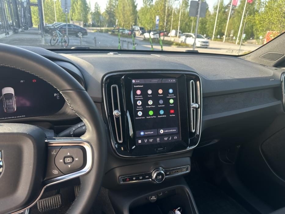 VOLVO C40 2023