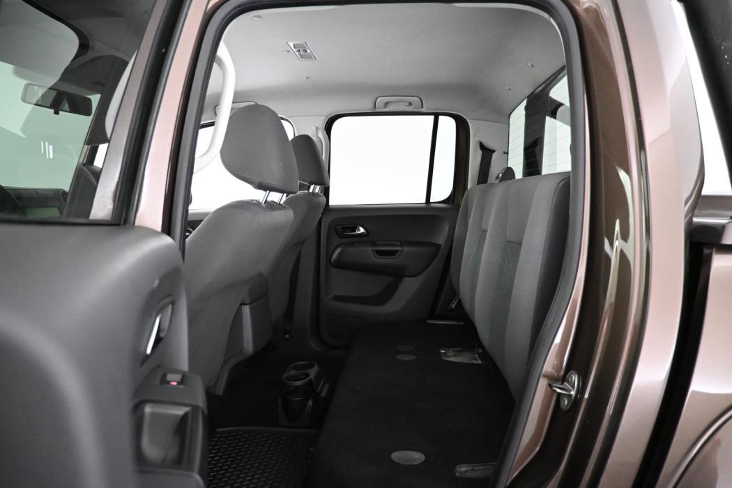 VOLKSWAGEN Amarok 2012